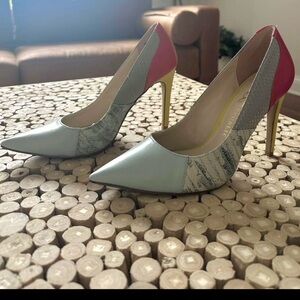 Rock & republic blue colorblock heels